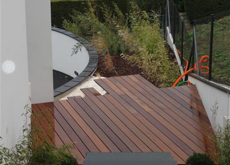 Terrasse IPE avec escalier limon central - paysagiste 22