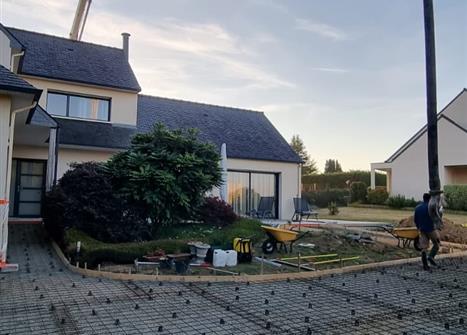 Coulage béton érodé / bouchardé en cours 