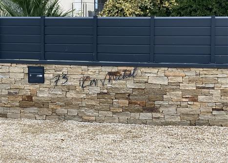 Clôture Alu sur mur et habillage StonePanel Plouha 22
